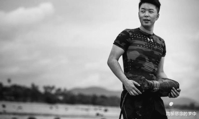 杜海涛|杜海涛瘦身成功,撞脸权志龙,从190瘦到160斤,变成了型男