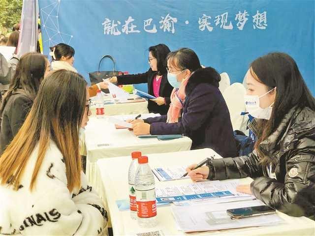 |明年我市高校毕业生约31.5万人 2022届高校毕业生（秋季）就业双选活动举行，440余家单位带来1.7万个岗位