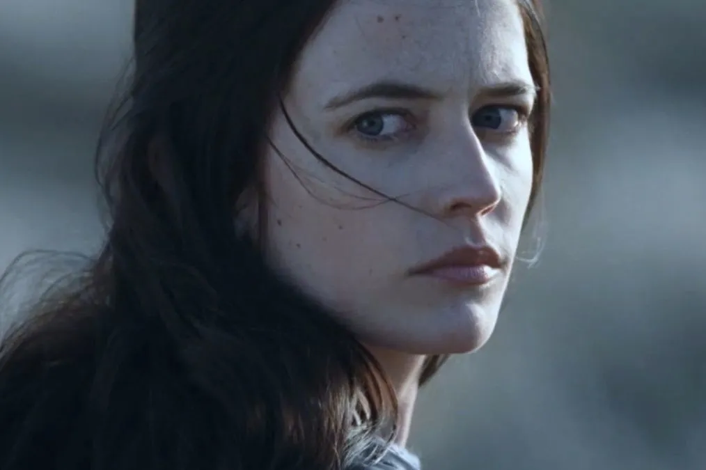 邦女郎|A爆了！新版邦女郎深V长裙大杀四方：你管这叫“花瓶”？