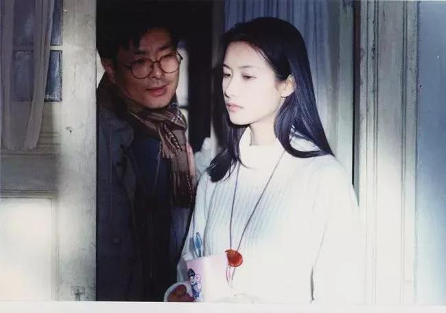 蜗牛研究僧 与成龙激吻全程被拍，情史复杂，但她是高端玩家！