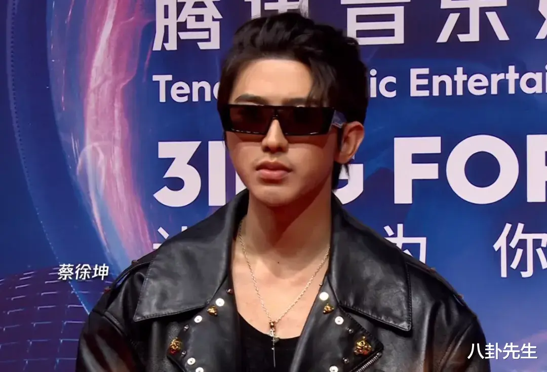 郁可唯|音乐盛典红毯高清照：郁可唯卡粉，刘雨昕状态好，金子涵发福