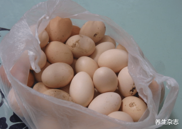 鸡蛋|多位肝病专家呼吁，停止食用“1种鸡蛋”，比烟酒还伤肝，不少人当作宝