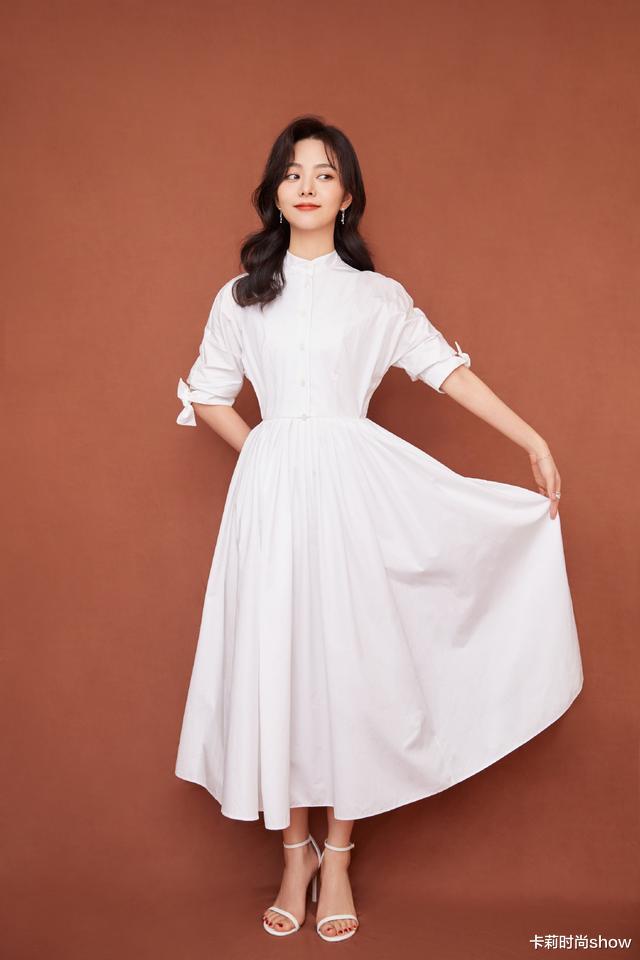 减肥方法|谭松韵终于找对风格了，白色连衣裙配大卷发，青春大气精致了很多