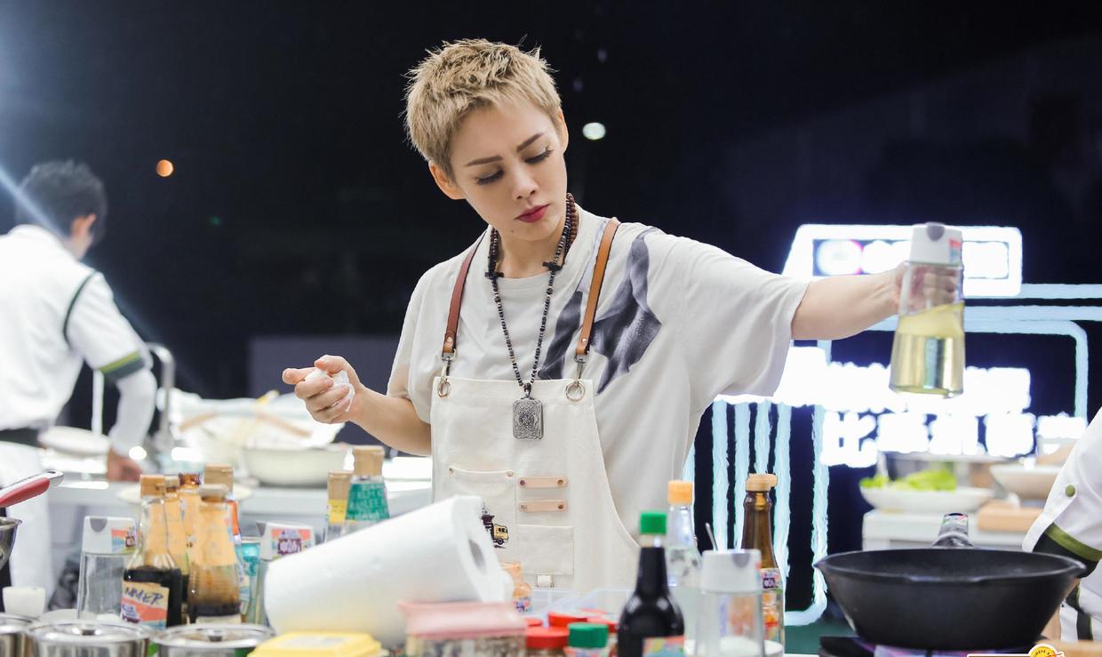 我已是短发|《中餐厅》：龚俊两次被夸赞，说明他在这件事上没有“作秀”