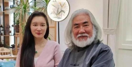张纪中|导演张纪中疑与妻子打架住院，插着氧气管急救，因亲子鉴定要离婚