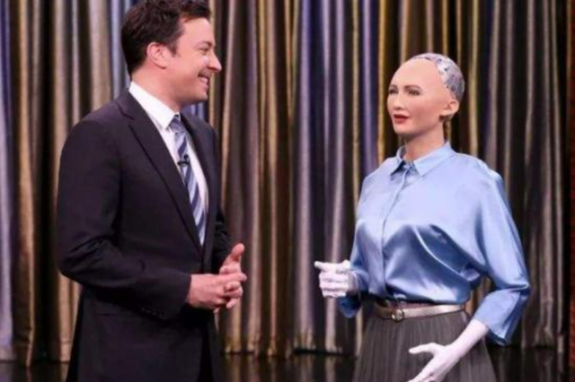 maven|扬言“毁灭人类”的女机器人，如今现状曝光，网友看后大笑：打脸