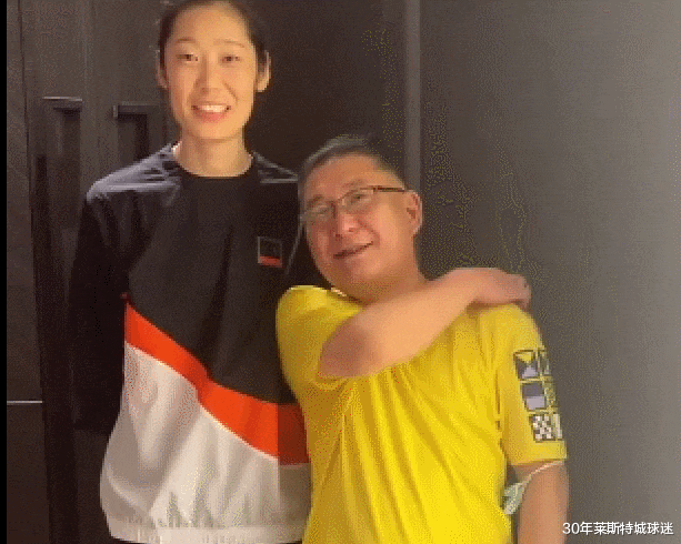 朱婷|2米朱婷的裤子不好买！去参加时尚周，标准长裤被穿成7分裤效果