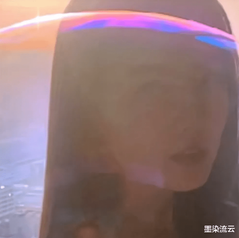 吴克群|吴克群真是陷进去了，一把年纪了还玩浪漫，内心满满都是粉红泡泡