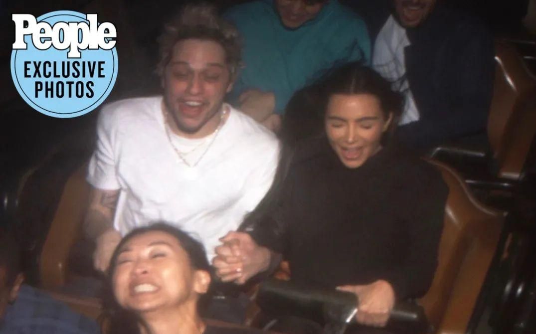 金·卡戴珊|侃爷配辣妹卡戴珊找鲜肉？22岁新女友身材火辣，比前妻更女人味