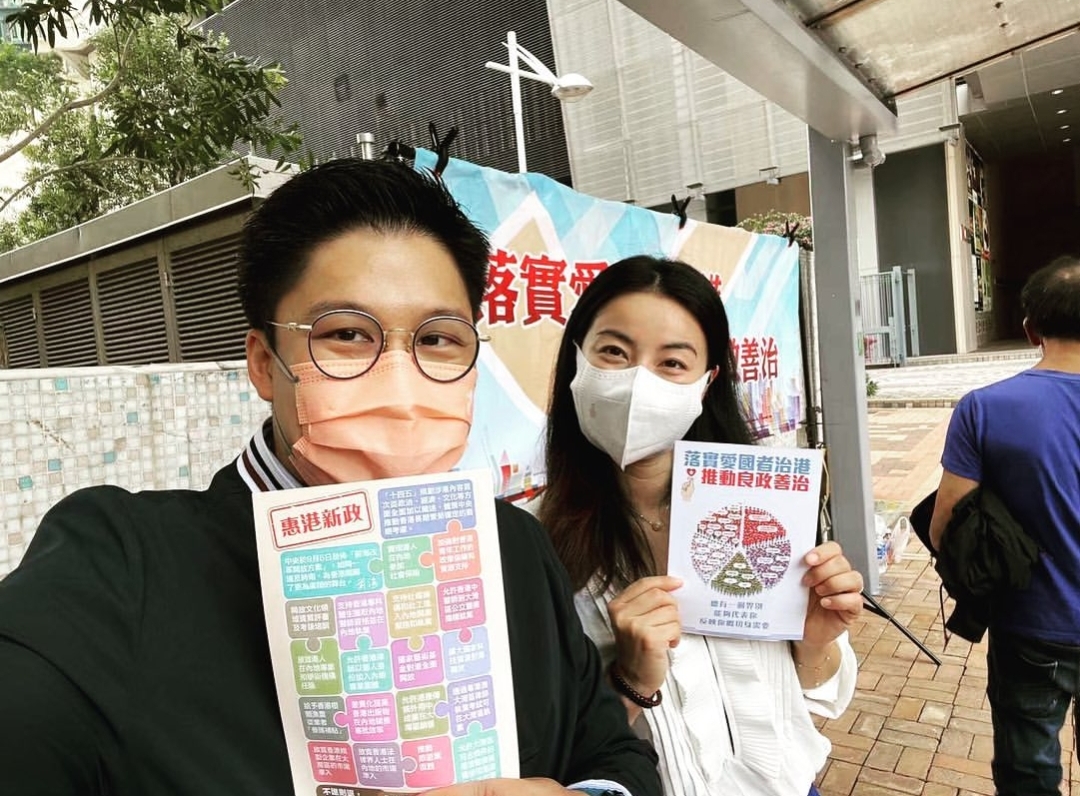 霍启刚|霍启刚带郭晶晶和儿子街头拉选票，亲弟弟一同现身帮宣传尽心尽力