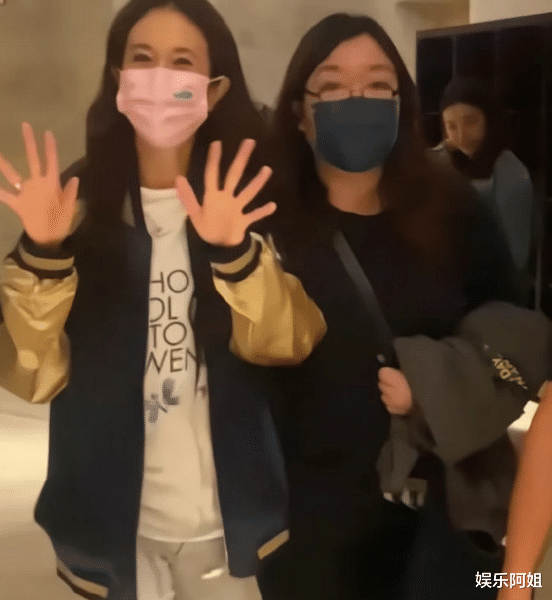 庆功宴|《披哥》庆功宴路透出炉！赵文卓团队搞怪合体，戚薇也惊喜现身了