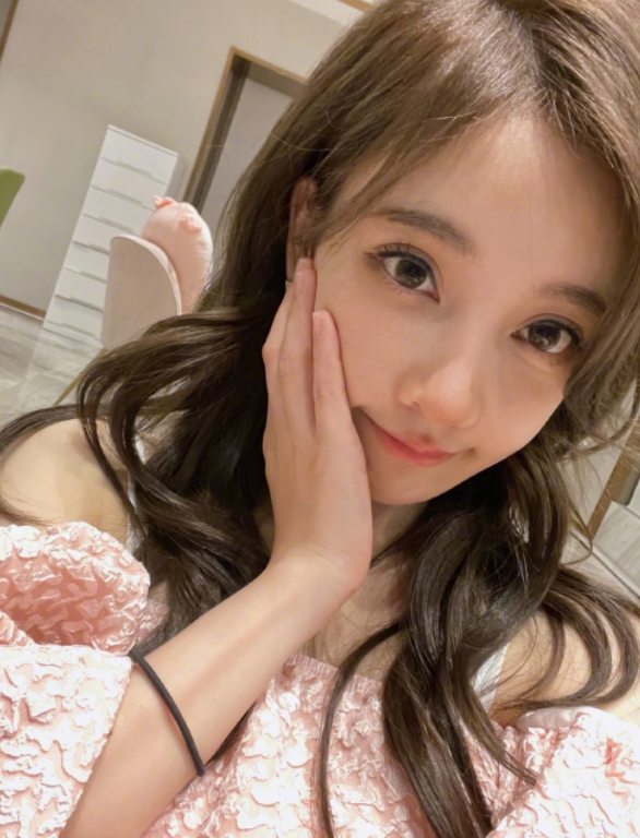 冯提莫|从少女感到女人味，冯提莫的造型进化史，你觉得哪个更美呢？