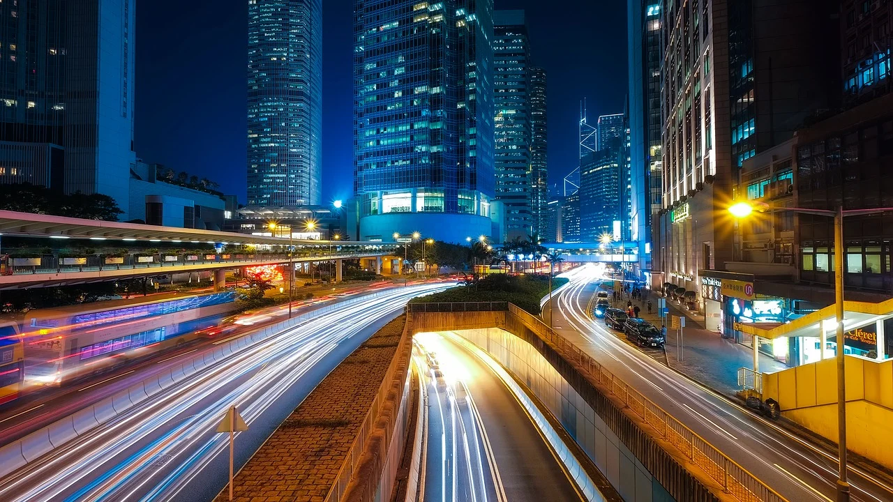 济颠 10点30分，发现有人偷窥，该曝光，该举报吗？应该怎么办？