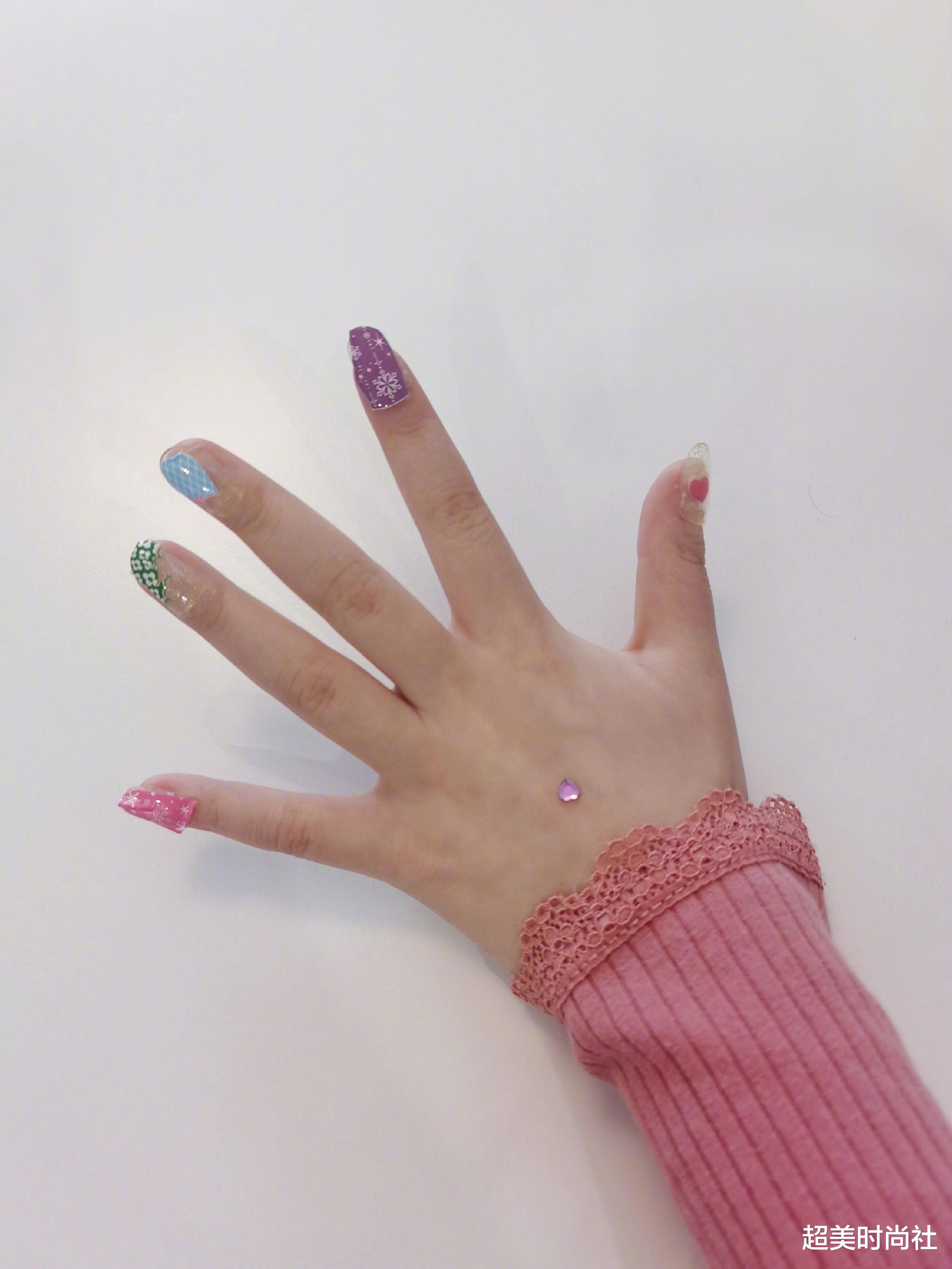 化妆品|林允新综艺冲上热搜！双马尾造型很有少女感，带孩子化妆却引热议