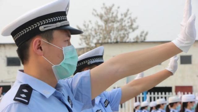 依科育儿吧|辅警和协警只有一字之差，工资待遇却差距明显，学生需慎重选择