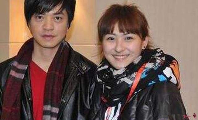 李健|李健与清华博士妻子罕见同框，女方发福明显，该减肥了吧