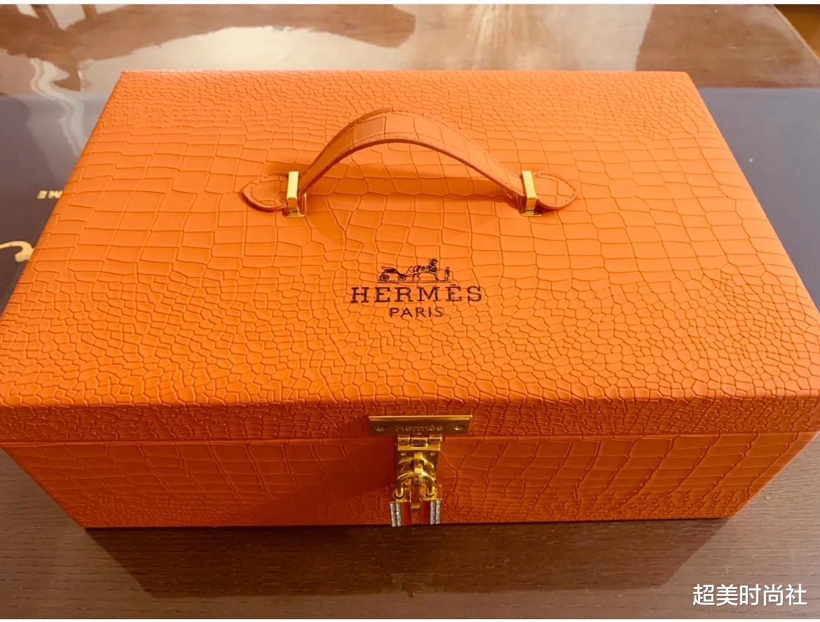 超美时尚社|国际大牌也不务正业？迪奥古驰开始做月饼，包装太华丽供不应求