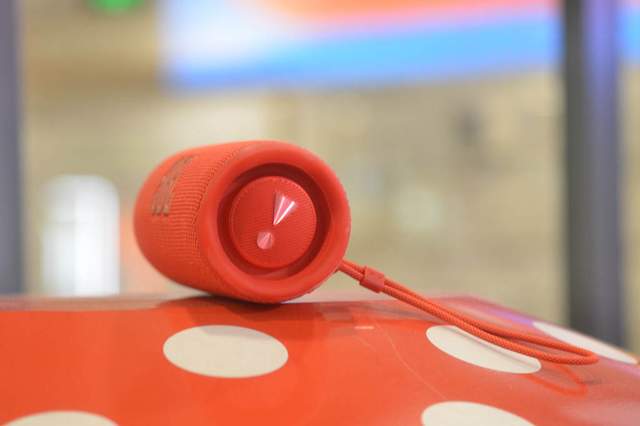 滴滴出行|JBL FLIP6赛道扬声器加持不仅有好声音，IPX67防水防尘，户外无忧