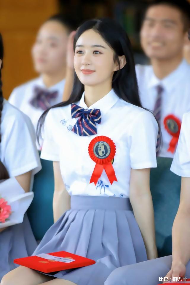 斯嘉丽·约翰逊|赵丽颖学院风清新脱俗，宝妈立马变少女，真是太减龄了。