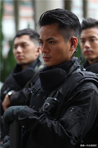 杜天宇|《飞虎》贼王与孤女，本该过冷血无情的日子，却偏偏爱得感人至深