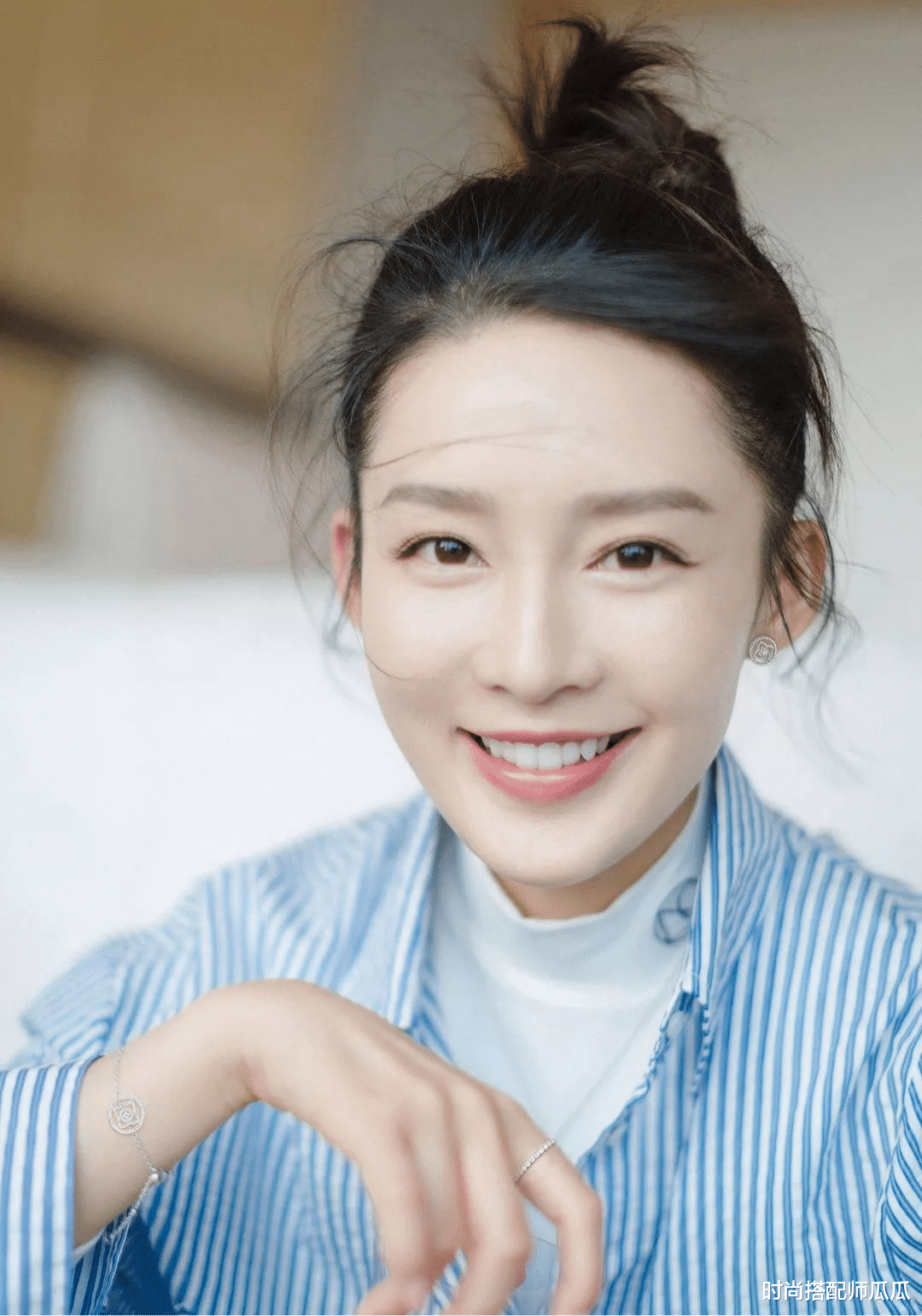 时尚搭配师瓜瓜|女人适合戴“手镯”还是“手表”?三个理由告诉你,戴错很尴尬