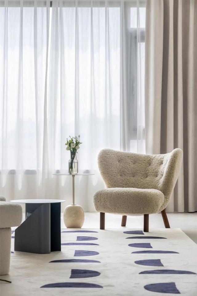 210㎡简约大平层，淡雅温馨、绿植装饰，生活文艺舒适