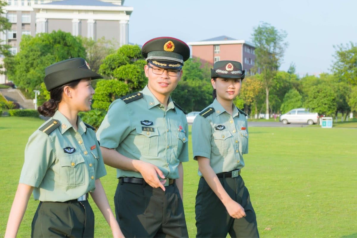 军人|住军区大院是什么感觉？军人达到哪一级别才有资格入住？
