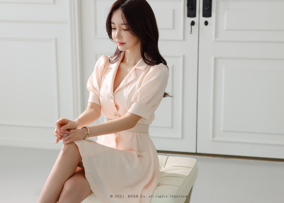 心壹穿搭|女神孙允珠高清时尚搭配：夏霖雨雾黄梅轻柔雪纺古典裙