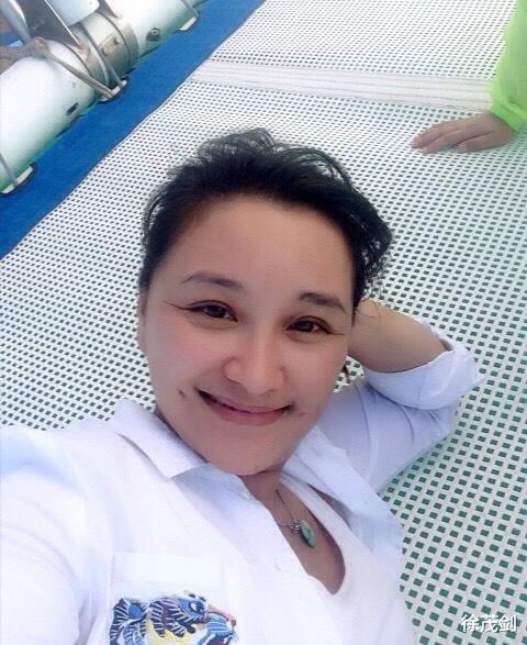 高圆圆|贾玲的伟大姐姐：用双手撑起妹妹的明星梦，换来妹妹为她买车买房