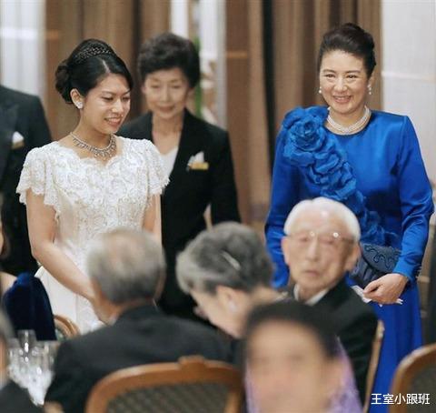 日本皇室|真子参加的皇室婚宴，绚子大婚她和姑姑开心聊天，清子婚礼乖巧可爱