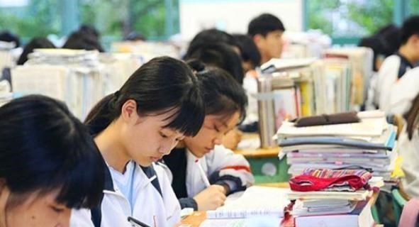 教育部|教育部又有“新举动”，补课班将要“回归”，学生和家长心情复杂