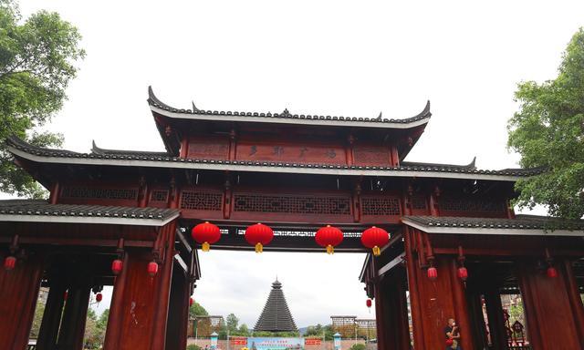 张红玉玉说三农 认识柳州百里侗乡三江县，就从月亮街开始，鼓楼、风雨桥一个不少