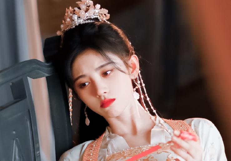 花匠小美 鞠婧祎拍广告，妆容跟《嘉南传》没区别，难怪都说她是“半永久”