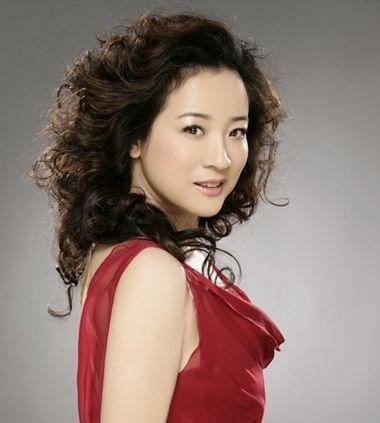 杭州|“老戏骨”陈小艺和“小鲜肉”的瓜：老公坐轮椅，妻子分居不回家