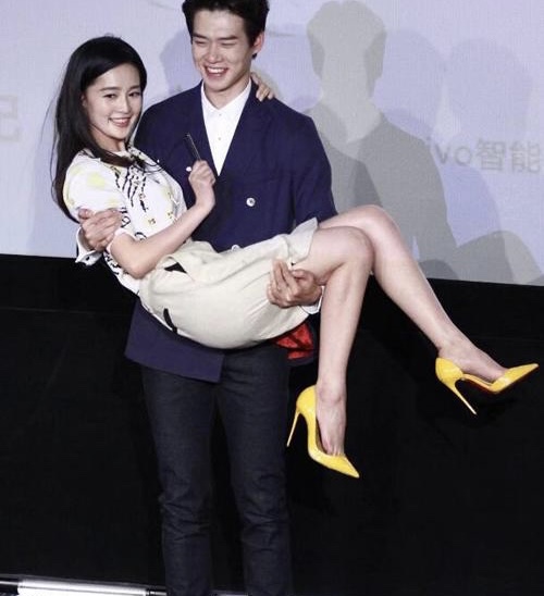 李沁|摸头杀绅士抱，李沁只有在这个男人身上，才会出现小女生的感觉