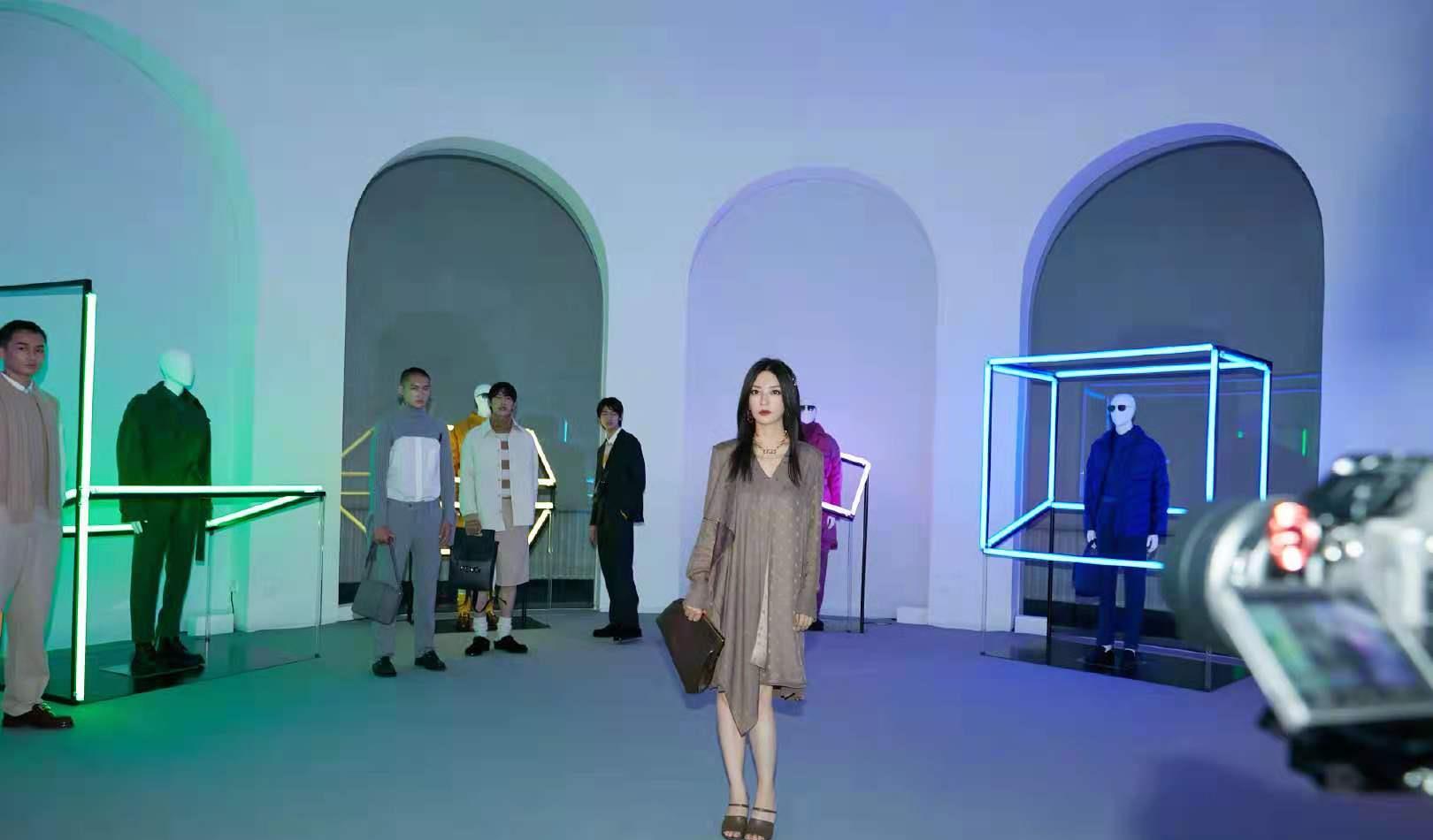 姚姚时尚|赵薇出席Fendi品牌派对,生图吊打娱乐圈小花,45岁美成小姐姐
