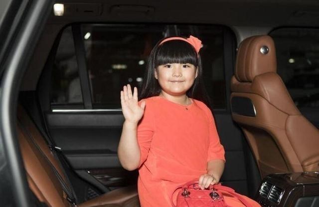 赵薇|同样是养育女儿，李湘富养，赵薇穷养，如今俩孩子差距一目了然