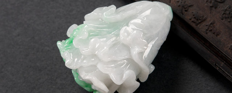 翡翠|佩戴翡翠白菜的注意事项现在知道还来得及！