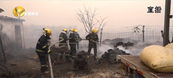 包头之窗 包头一牧民使用明火烧水，结果引燃了羊圈