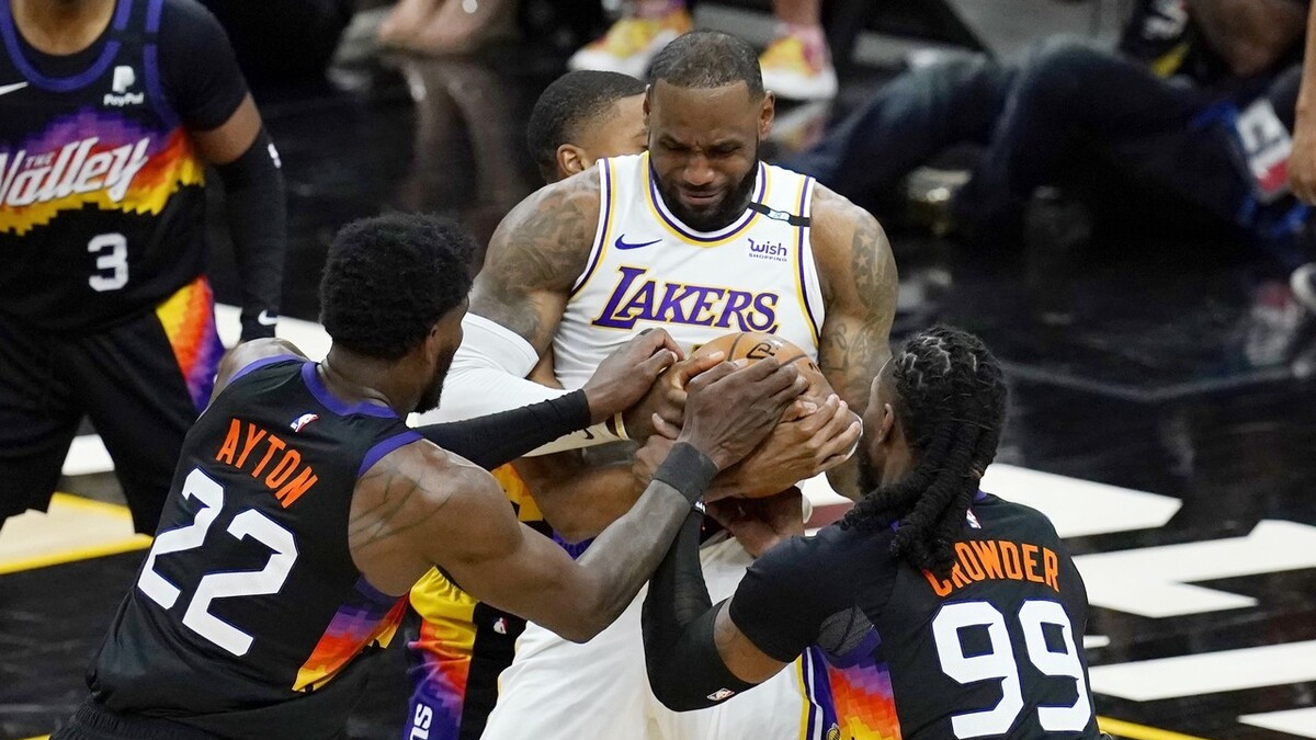 安东尼·戴维斯|16投5中！在场净输18分+被菜鸟打爆，你越打越软，冠军也越来越远