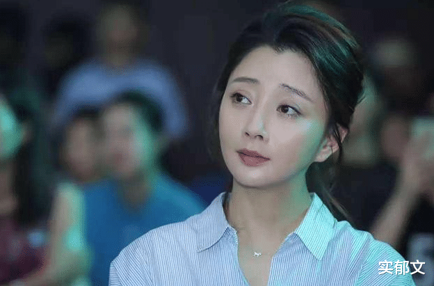 实郁文 出道17年,殷桃的嘴为什么一直是破的?采访中本人亲自说出真相