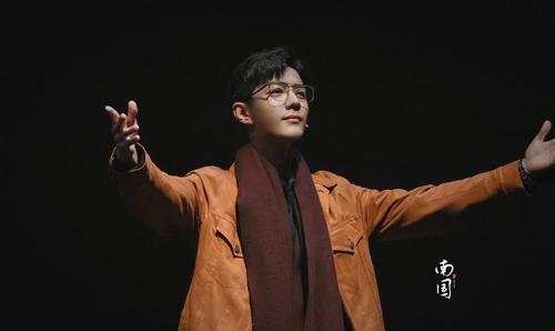 肖战|肖战打破流量格局！亲自扭转个人局面，“多重惊喜”荣登热榜