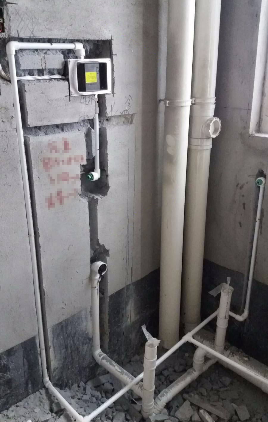 卫生间为什么有2条管道？听师傅一讲，我才明白了