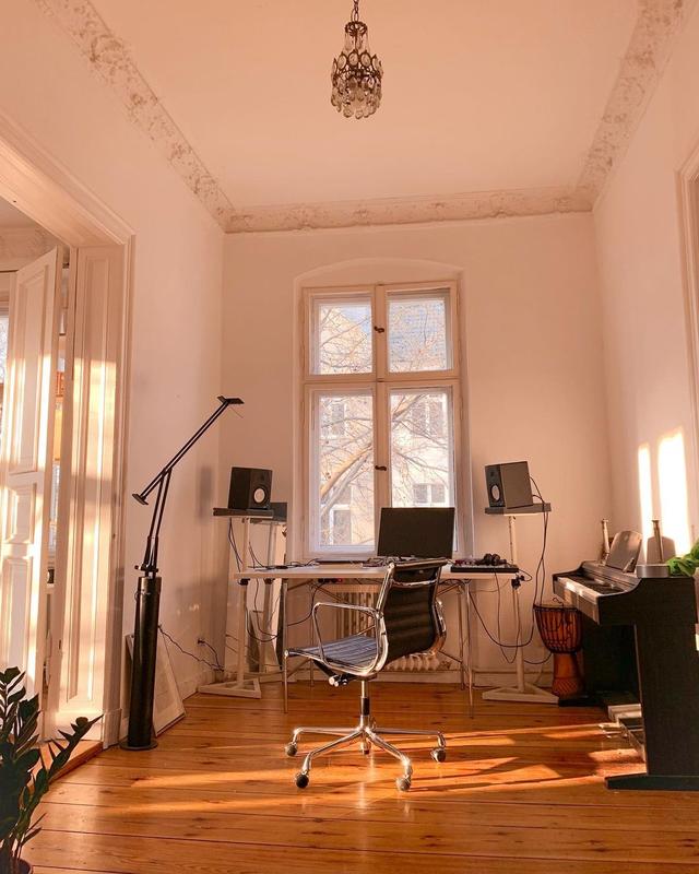 杂志|德国80后女主的精致一人居：这场面，那叫一个温暖治愈，悠闲自在