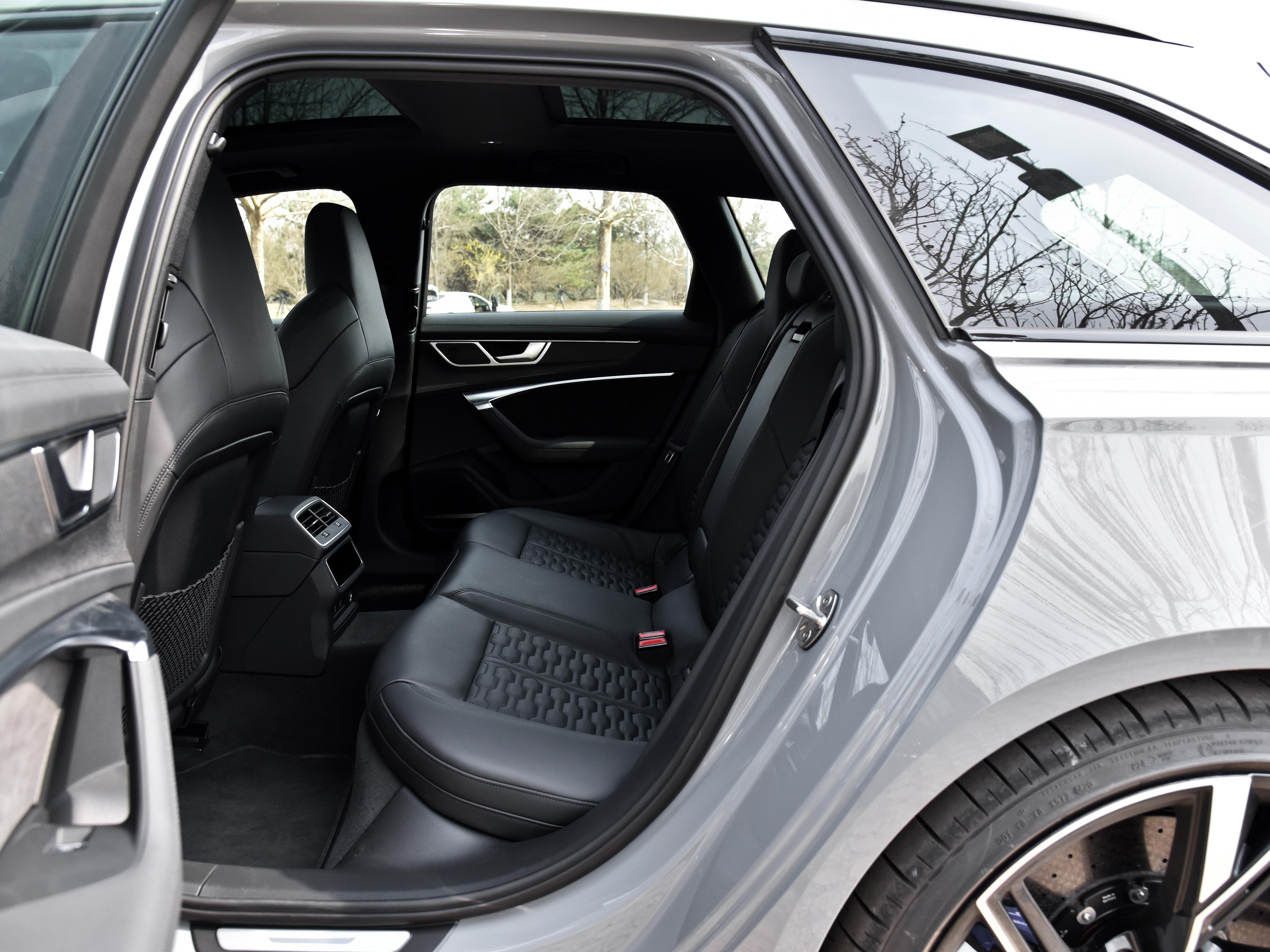 大V8的進口奧迪高端車，性能強悍後備箱還特別大，實拍奧迪RS 6-圖6
