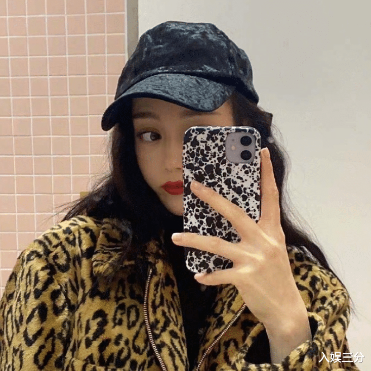 迪丽热巴|迪丽热巴又更新自拍，刚发布阅读量过千万，但腰围关注度最高！