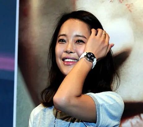 倪妮|她被誉为“韩国歌后”,曾遭男友偷拍“私密”视频,一度想要轻生