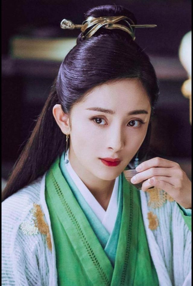 杨幂|《司命》即将开拍,杨幂搭档龚俊上演姐弟恋,似乎有点着急