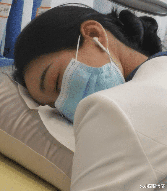 朱小燕聊情感|“公司新来的同事，心动了，我该怎么去和她表达啊！”在线求助哈哈哈哈