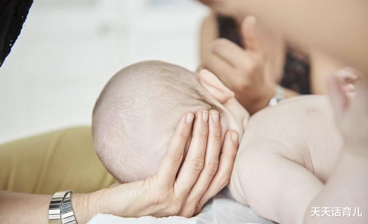 天天话育儿|夏季天热，宝宝脖子总被“淹”，妈妈掌握一些方法，宝宝少受罪
